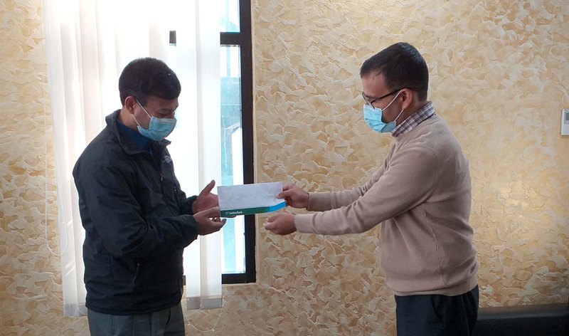 सानिमा बैंकद्धारा औषधी उपचार बीमा भुक्तानी