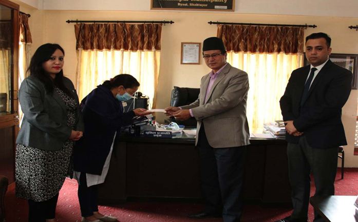 ज्योति लाइफद्वारा भक्तपुर नगरपालिकाका कर्मचारीको मृत्यु दाबी भुक्तानी