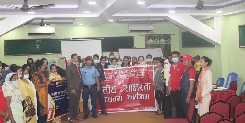 बाँकेका स्थानीयलाई एनआईसी एशिया लघुवित्तको वित्तीय साक्षरता