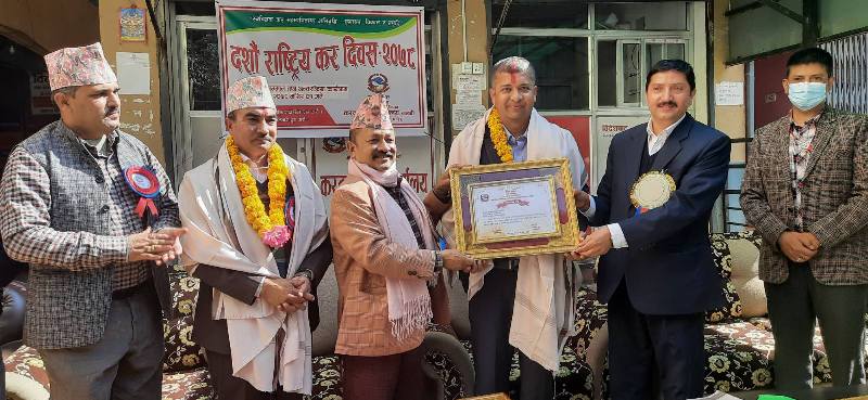आशा लघुवित्त वित्तीय संस्थालाई उत्कृष्ट करदाता सम्मान