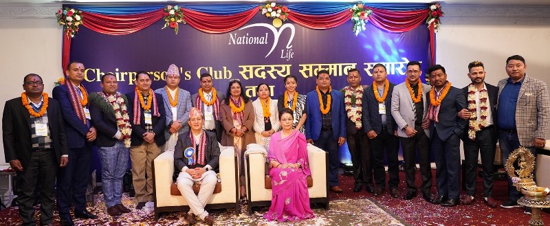 नेशनललाईफद्वारा वरिष्ठ अभिकर्तालाई सम्मान