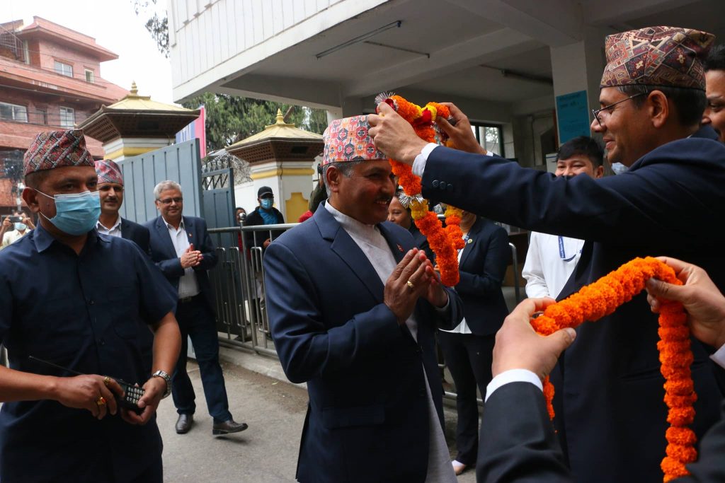 गभर्नर अधिकारीको पुनर्बहाली(फोटोफिचर)