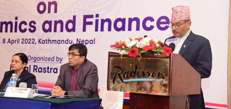 आयात घटाउन नसके अर्थतन्त्रमा थप चुनौतीः गर्भनर अधिकारी