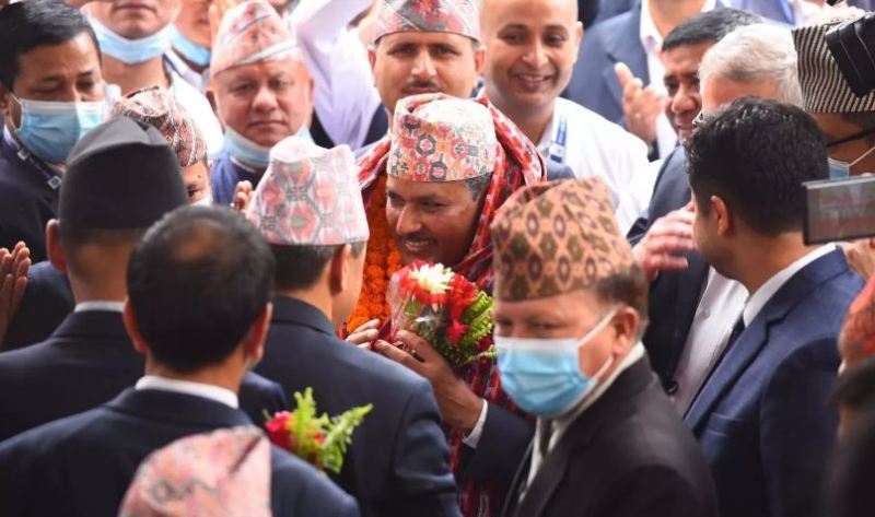 नियमित काममा फर्किए गभर्नर अधिकारी