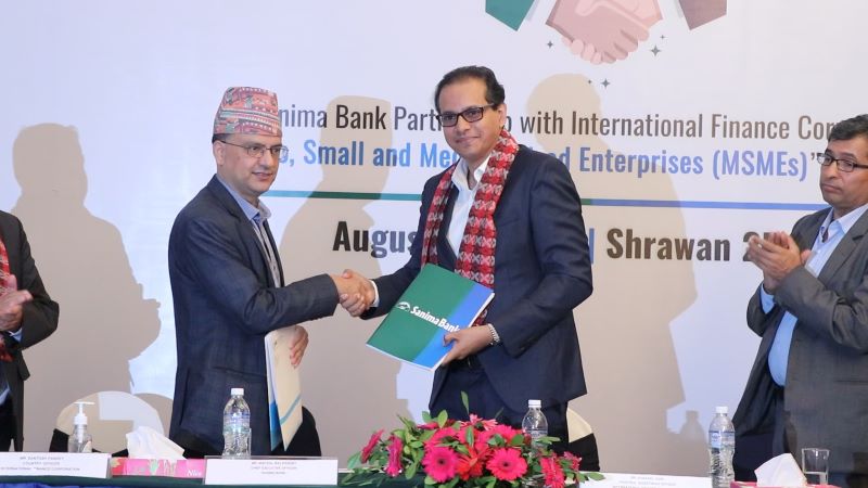 एक महिनाको अवधिमा बैंकहरूले विदेशबाट भित्र्याए चार अर्ब ६३ करोड कर्जा
