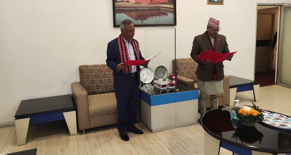 माछापुच्छ्रे बैंकका अध्यक्ष महतोद्वारा सपथ ग्रहण