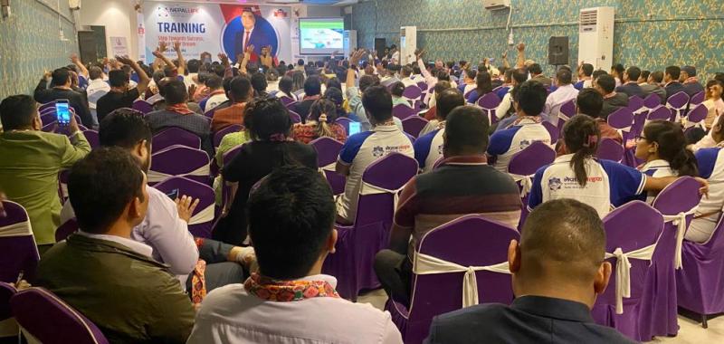 नेपाल लाइफका अभिकर्तालाई अन्तर्राष्ट्रिय प्रशिक्षकद्वारा प्रशिक्षण