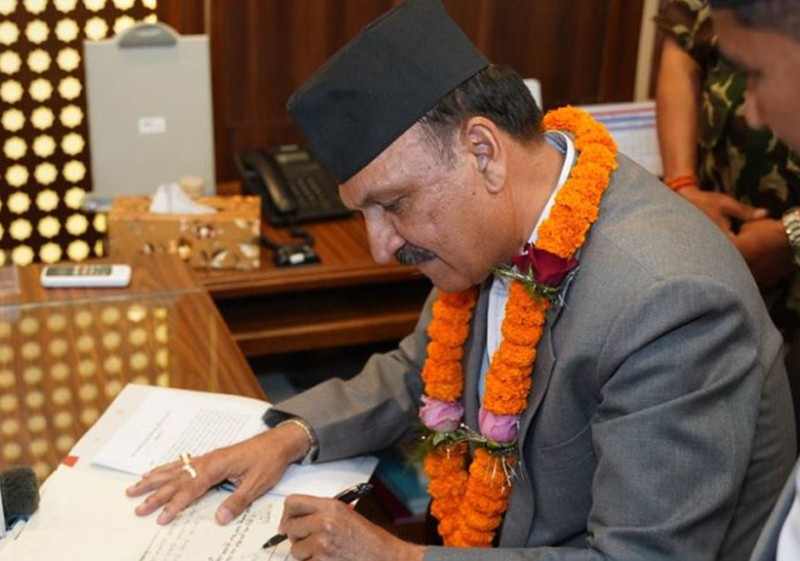 अर्थतन्त्रको आत्मविश्वास बढाउने दिशामा काम गर्नेछु: अर्थमन्त्री डा. महत