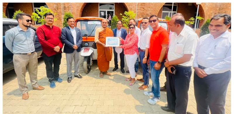 लुम्बिनी आउने धर्मावलम्बीका लागि लक्ष्मी केयर्सद्वारा विद्युतीय सवारी साधन प्रदान
