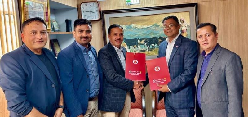 लक्ष्मी कमर्शियल भेहिकलस् र एभरेष्ट बैंकबीच सम्झौता