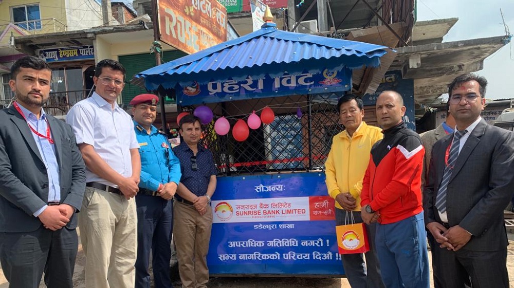सनराइज बैंकद्वारा चुरे र डडेल्धुरा बजारमा प्रहरी बिट निर्माण