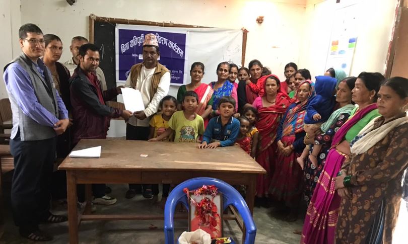निर्धन उत्थान लघुवित्त शाखा अमरगढी डडेल्धुराद्वारा बीमा बाफतको रकम भुक्तानी