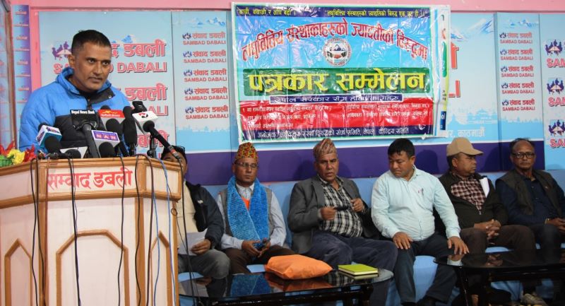 लघुवित्तविरुद्धका आन्दोलनकारी भन्छन्,‘दुर्गा प्रसाईंले द्वैद चरित्र देखाए’