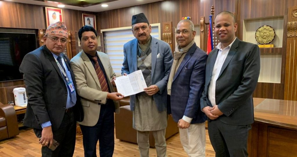 लघुवित्त बैंकर्स संघले अर्थमन्त्रीलाई भन्यो, ‘जनतामा फैलिएको भ्रम हटाइदिनुहोस्’