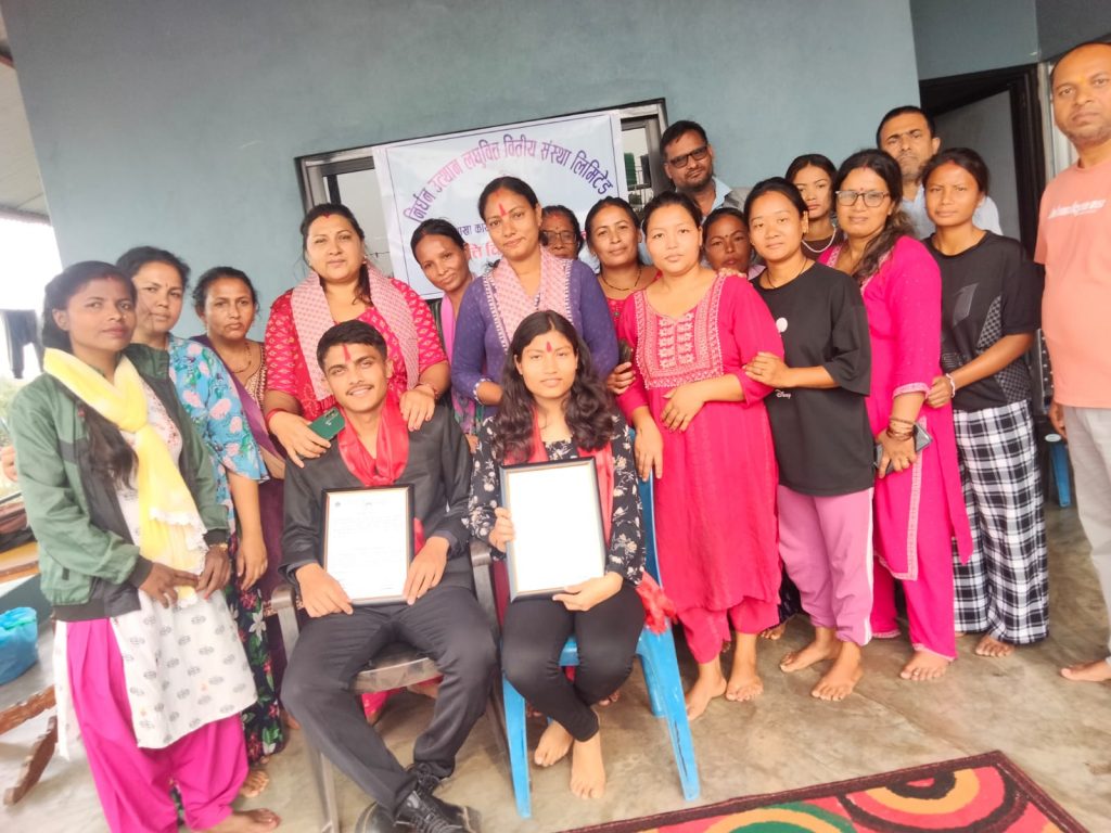 निर्धन उत्थान लघुवित्त नवलपुर सर्लाही शाखाद्वारा जेहेनदार छात्रवृत्ति वितरण