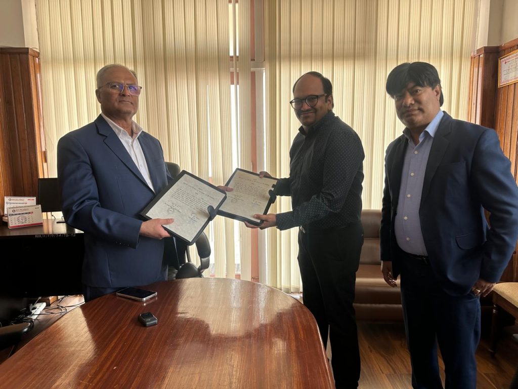 क्रेस्ट माइक्रो लाइफ इन्स्योरेन्सका अध्यक्ष ऋषिराज मोरले लिए पद तथा गोपनियताको शपथग्रहण