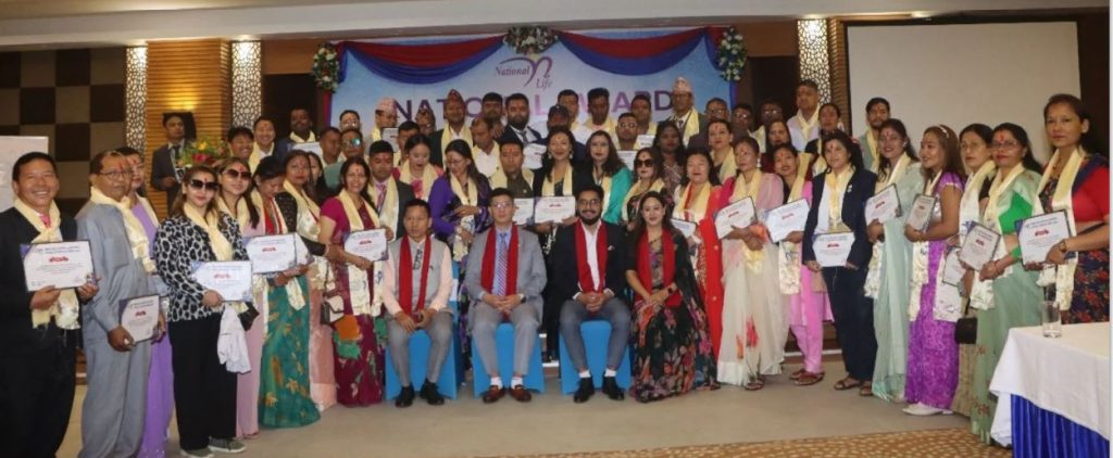 नेशनल लाइफद्वारा ८० जना अभिकर्ता सम्मानित
