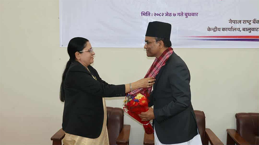 निलम ढुगांना कामु गभर्नर हुँदा फेरेको जिम्मेवारी पुनः गभर्नर पौडेलद्वारा हेरफेर