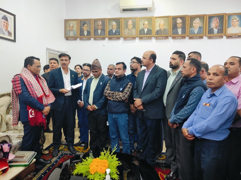 मर्जर र प्राप्तिको प्रक्रियाले अप्ठ्यारोमा परेको गभर्नर समक्ष कर्मचारीहरुको गुनासो