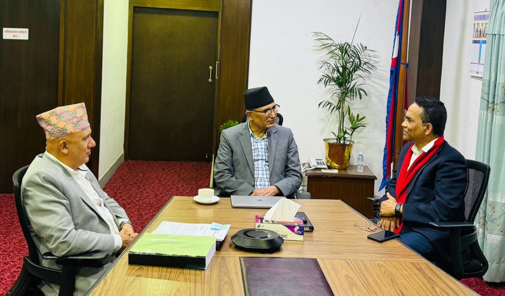 अर्थमन्त्री पौडेलद्वारा राष्ट्रिय योजना आयोगका उपाध्यक्ष र नेपाल राष्ट्र बैंक गभर्नरसँग परामर्श