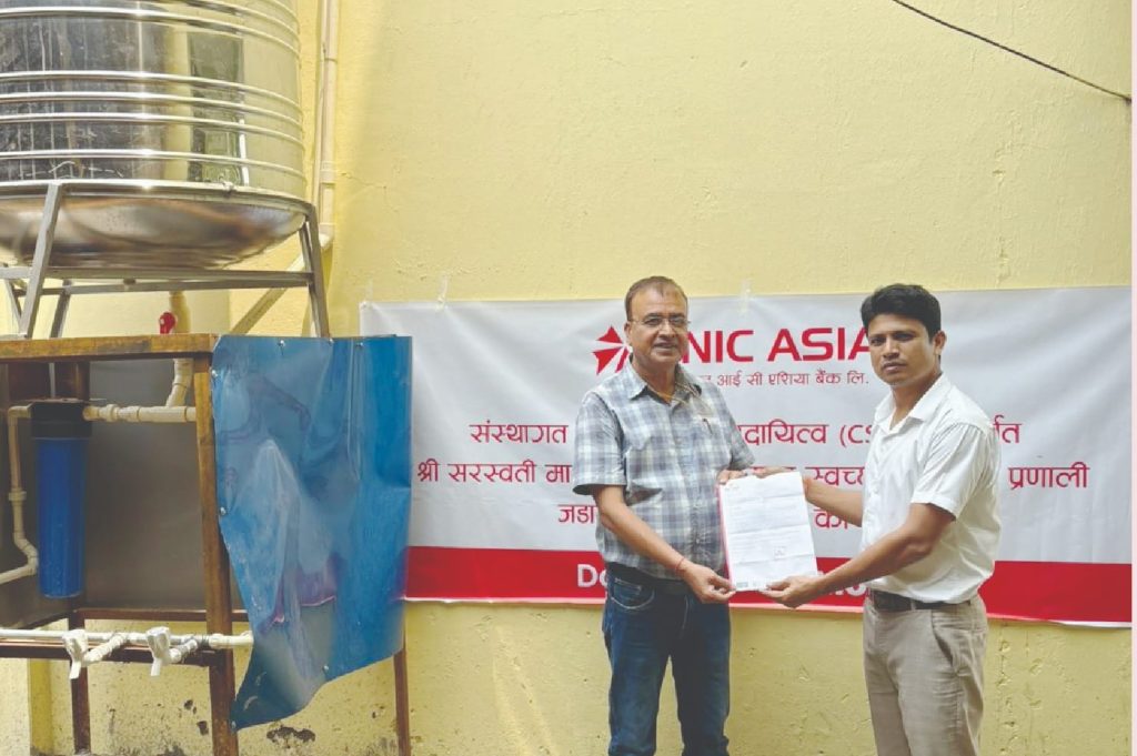 एनआई सी एशिया बैंकद्वारा सरस्वती माध्यमिक विद्यालयमा ट्यांकी र पम्प प्रदान