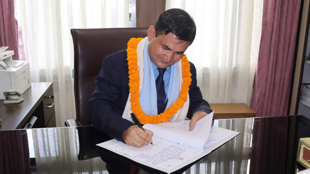 नवनियुक्त डेपुटी गभर्नर रावलले सम्हाले कार्यभार