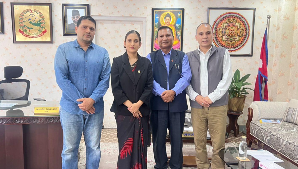 बाढीपीडितको राहत तथा पुनःस्थापनाका लागि जनउत्थान लघुवित्तले दियो ४ लाख रुपैयाँ