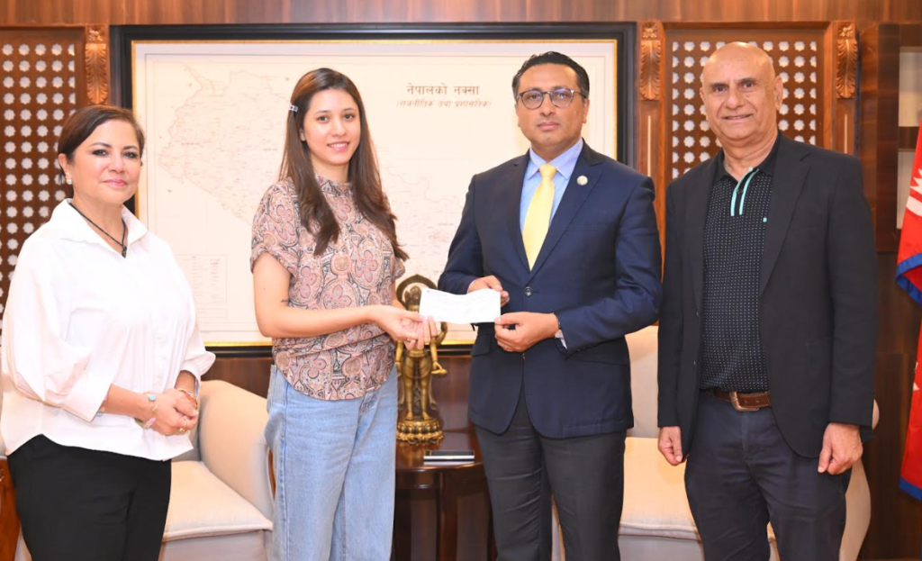 रसुवा बाढीपीडितका लागि कन्टिनेन्टल ट्रेडिङको २५ लाख सहयोग