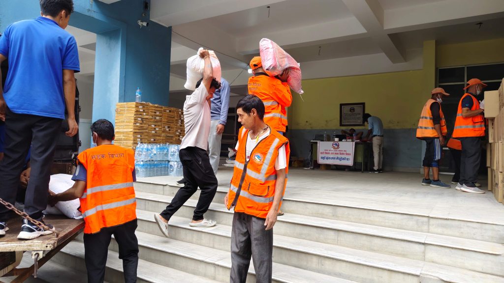 रसुवा तथा आसपासका बाढी प्रभावित समुदायलाई दराज नेपालको सहयोग
