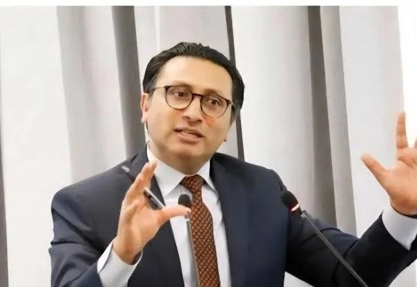 विश्व बैंक–आईएमएफ बैठकमा सहभागी हुन अर्थमन्त्री वाग्ले बैंकक जाँदै