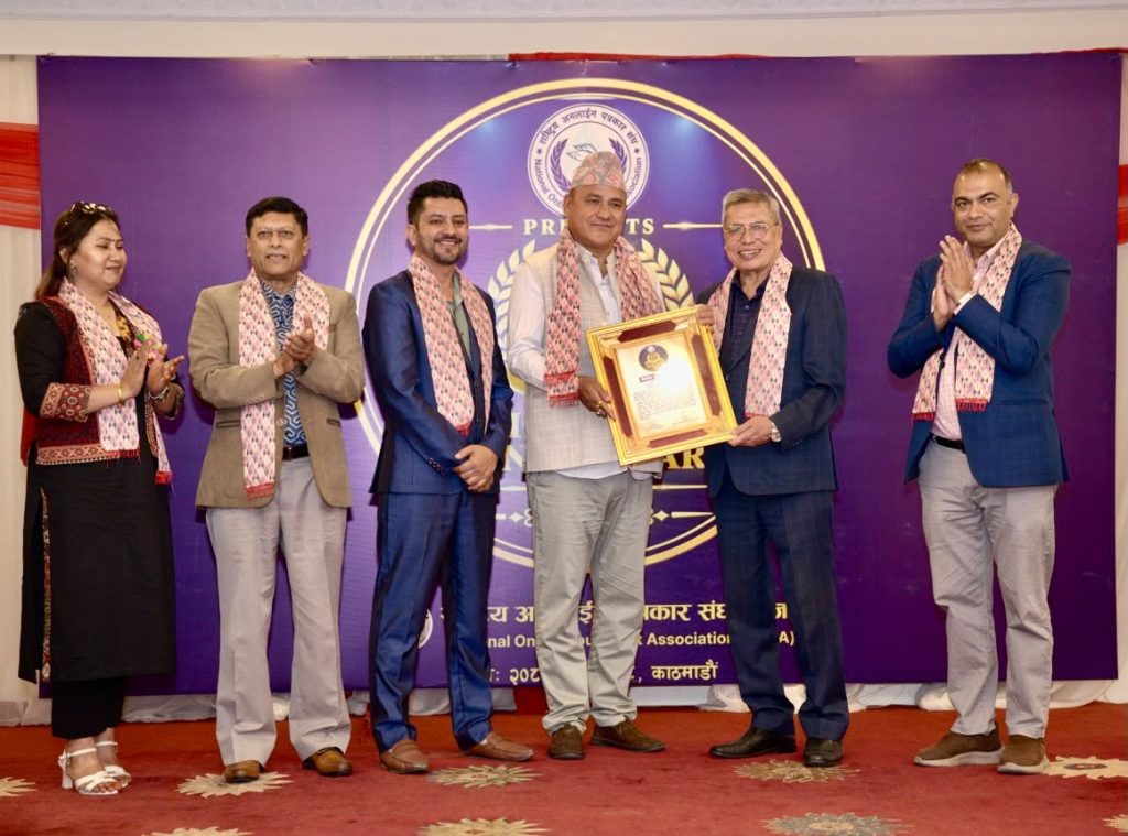 निर्माण व्यवसायी बलिभद्र रानालाई उत्कृष्ट निर्माण व्यवसायीको अवार्ड
